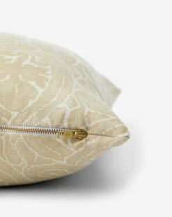 Daria Pillow Cover -Bloomingville Shop DariaPillowCover MPLW1231 CAM 22x22 D1