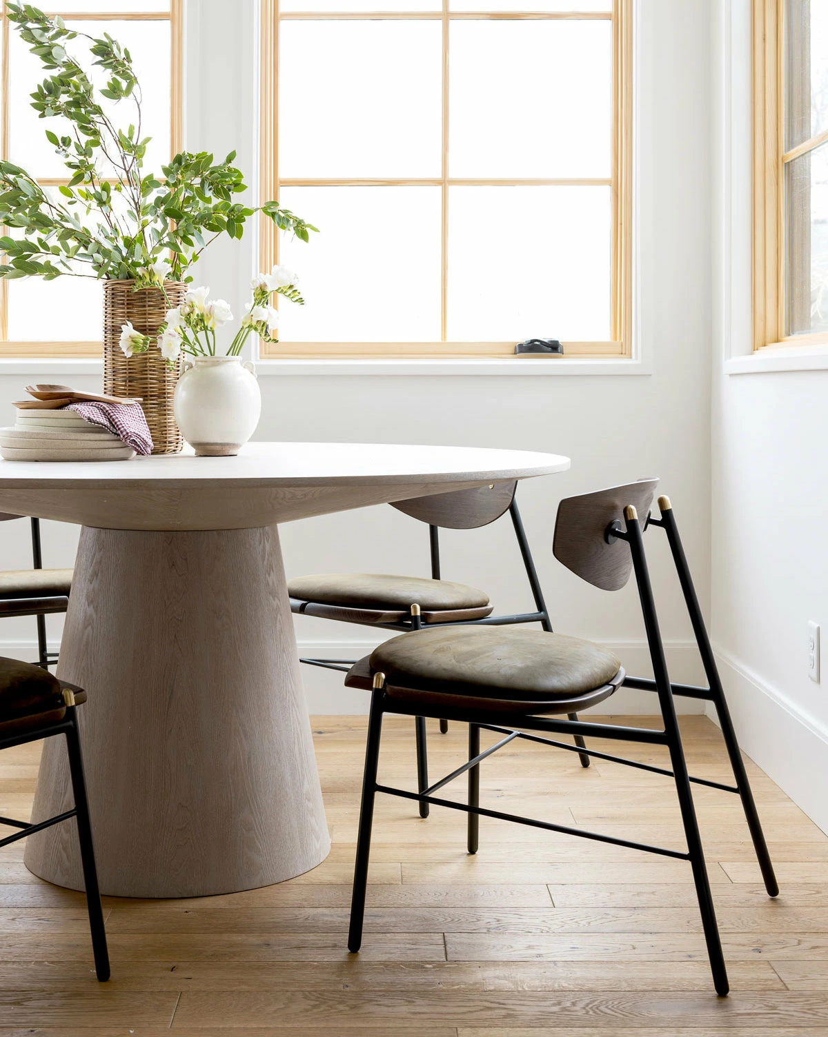 Preston Round Dining Table 4 Preston Round Dining Table - Image 2