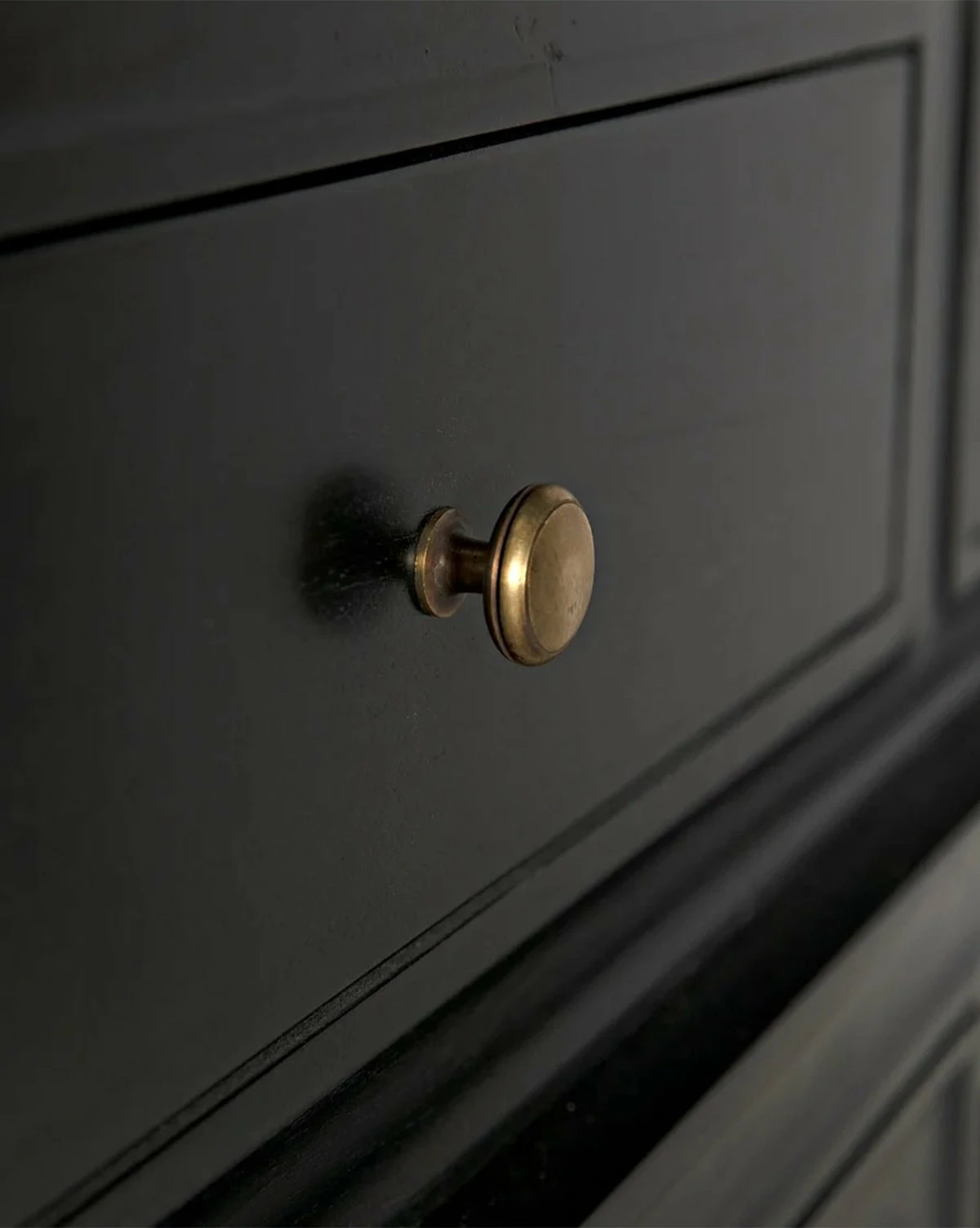 Noir Leona Hutch 7 Noir Leona Hutch - Image 5