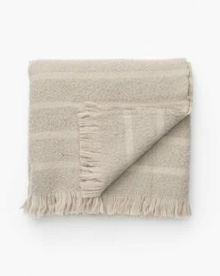 Quinlan Boucle Wool Throw 10 Quinlan Boucle Wool Throw -Bloomingville Shop QuinlanBoucleWoolThrow MBED0206 GRY OS D1