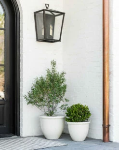 Glossy Cream Garden Pots (Set Of 3) 12 Glossy Cream Garden Pots (Set Of 3) -Bloomingville Shop catalogue2020 101