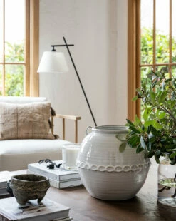 Rounded White Vase -Bloomingville Shop fal21 75