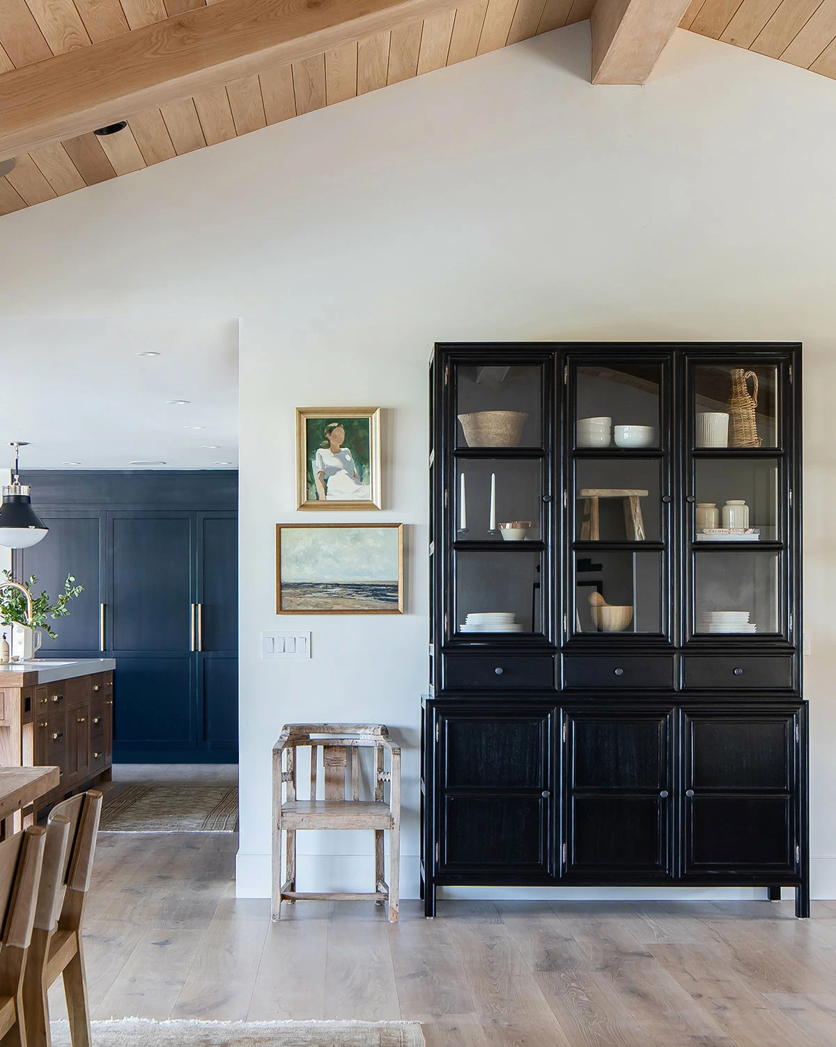 Noir Leona Hutch 4 Noir Leona Hutch - Image 2