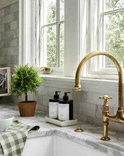 Oak & Orange Blossom Hand Duo -Bloomingville Shop winter templated 83 55707f32 74a5 48d3 81e9 ff14729f9f57